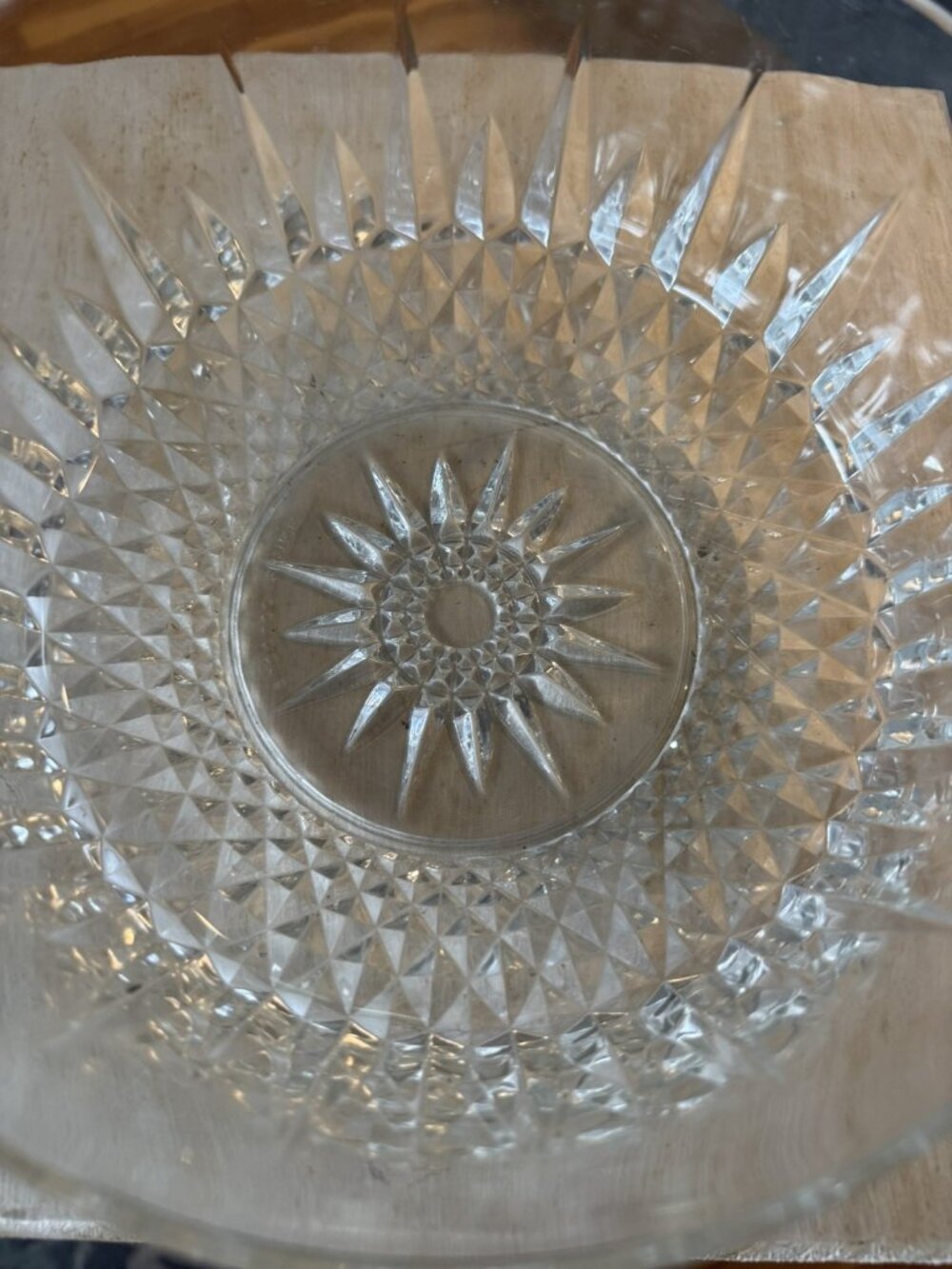 Signed  Arcoroc France 8” Diamond Starburst Serving Bowl Clear